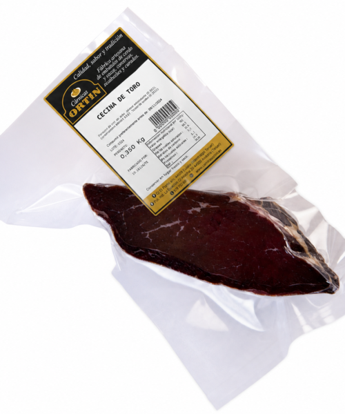 Cecina de toro Cárnicas Ortín en pieza envasada al vacío.