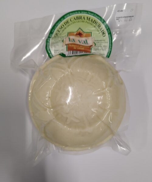Queso La Val pasteurizado de cabra en formato pequeño envasado al vacío.