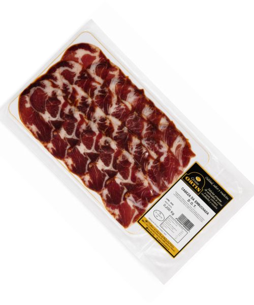 Cabezada embuchada fileteada Cárnicas Ortín en envase al vacío.