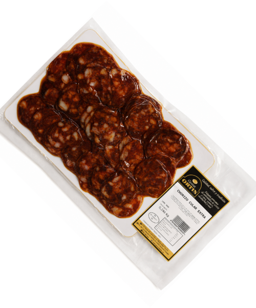 Chorizo cular extra fileteado Cárnicas Ortín en envase al vacío.