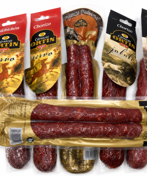Lote Sabor con Carácter Cárnicas Ortín con chorizos y salchichones artesanos envasados.