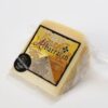 Queso Sierra Albarracín etiqueta oro semicurado en cuña envasada al vacío.