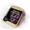 Queso Sierra Albarracín al vino tinto en cuña envasada al vacío.